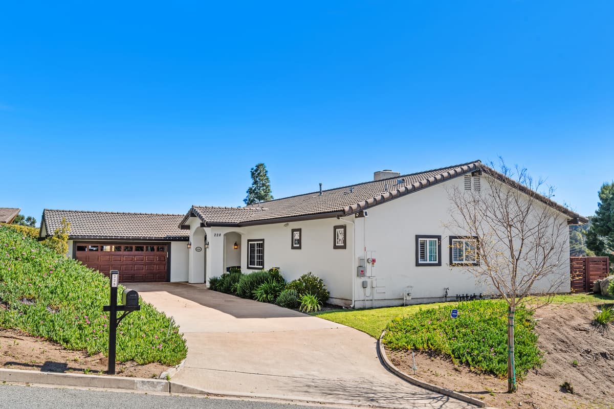 228 Dewitt Ct